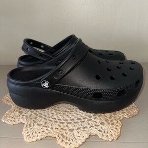 NWOT Black Platform Crocs size 9